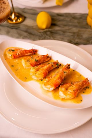 Creveti tiger la gratar cu salsa de rosii