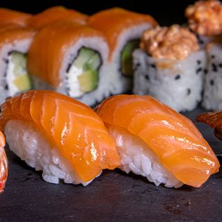 Sushi Nigiri De Salmón (2 Pzs.) n#36    