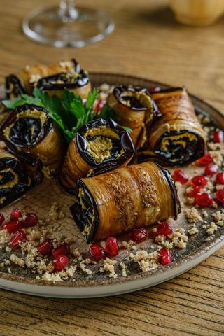 ბადრიჯნის რულეტი ნიგვზის სატენით