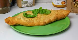 Pizza fritta completa