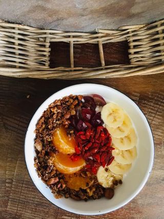 Iogurte com Fruta e Granola