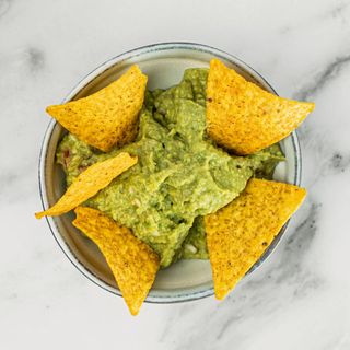 Guacamole con totopos