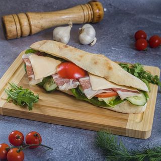 Sendvič sa svinjskom pršutom