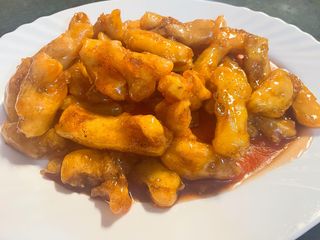 194.Панирани картофи в сладко-кисел сос (700г