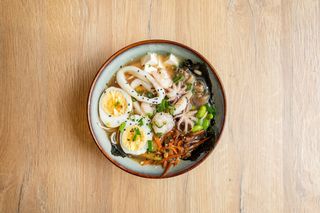 Ramen owoce morza duży