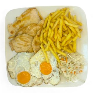 Plato 9 H. Pechuga De Pollo Con Dos Huevos
