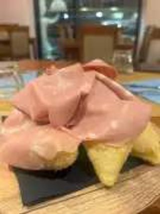 Gnocco fritto con mortadella e mozzarella di bufala