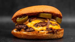 Jalapenjo Burger + pomfrit