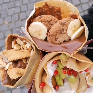 Clatita  Ciocolta albă, Banane, Capsuni/Zmeura