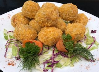 Пикантни топчета сирена (300г)