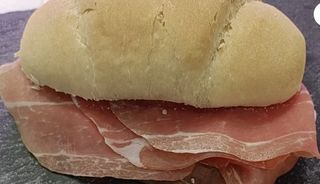 Panino morbido prosciutto crudo