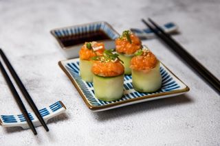 Gunkans Pepino Com Salmão 4 Peças