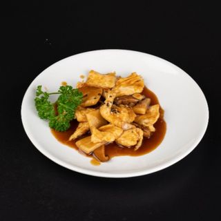 179. Pollo con funghi e bambu