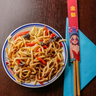 Spaghetti udon saltati