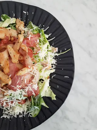 Salată Caesar