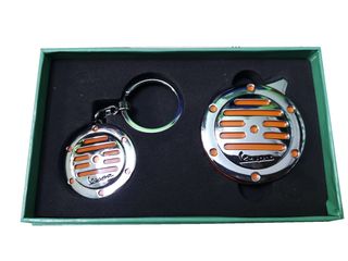 Set bricheta si breloc Vespa