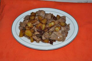 108. Свинско с картофи (600г)