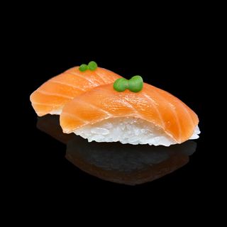 Нігірі лосось (110г)