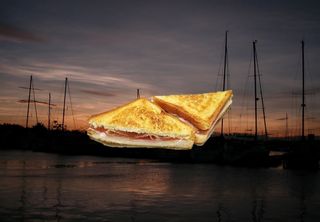 Sándwich Mixto De Jamón, Queso Y Bacon