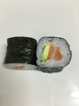 Hosomaki Salmon Y Aguacate (8 Uds.)