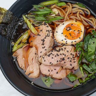 Рамен с пилешко филе (300г)