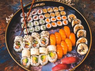 SUSHI LOVER - 64 szt. + 6 szt. GRATIS = 72 szt.