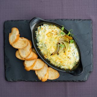 Cremă de brânză caldă cu spanac