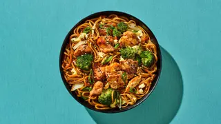 Chow Mein con Pollo