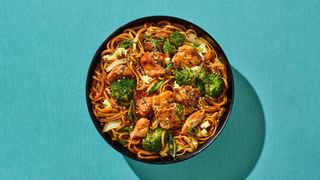 Chow Mein con Pollo