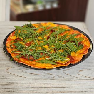 Пица тортила с чедър и чоризо