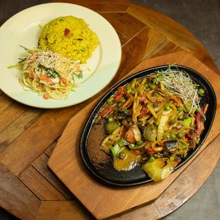 Mix warzyw po tajsku z orzeszkami	150g