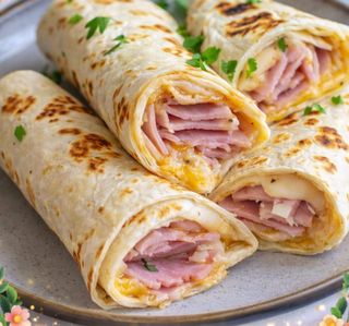 Солена с филе, крема сирене и маслини