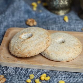 მჭადი სიმინდის მარცვლებით (1 ცალი)