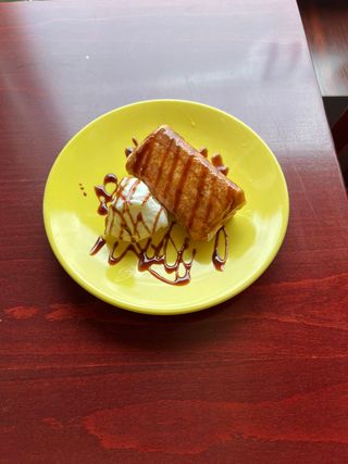 Казан диби със сладолед и шоко топинг (180г)