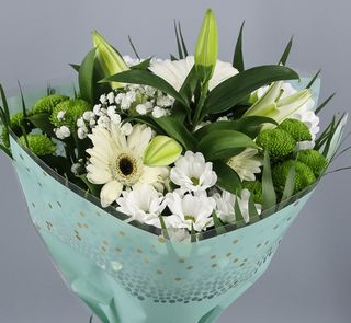 Ramo de flores en tonos BLANCOS