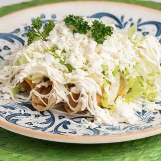 Tacos dorados a la Condesa 