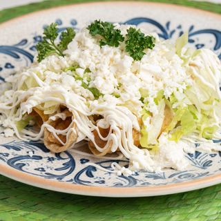 Tacos dorados a la Condesa 