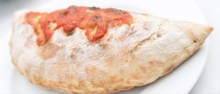 Calzone mozzarella, salsiccia, friarielli