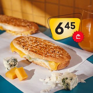 ოთხი ყველის ტოსტი