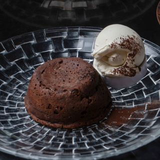 Fondant Au Chocolat Et Sa Boule De Glace Vanille