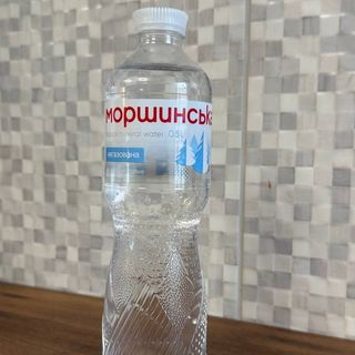 Вода не газована