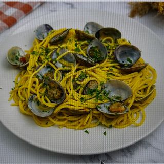 Espaguetis salteados con almejas 
