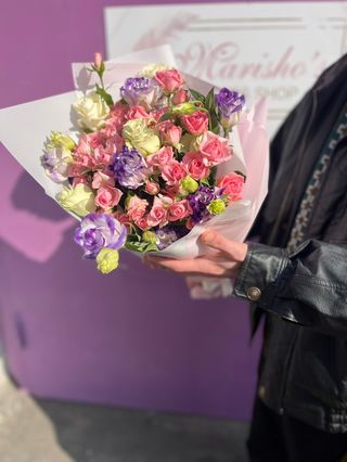 Purple ombre eustoma with spray pink roses