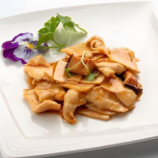 Pollo bambu e funghi