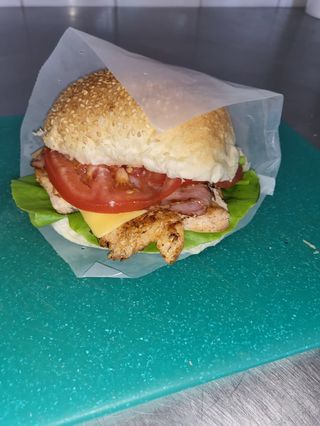 Sandwich pui cu bacon