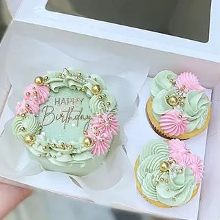 Cake 4 personnes et cupcakes 