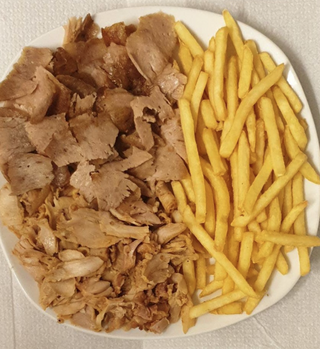 Menu kebab con patatas 