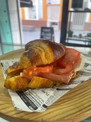 Croissant de jamón