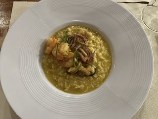 Ризото с морски дарове, миди и шафран (400г)