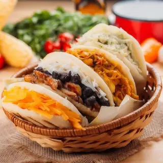 Arepa De Atún Y Tomate